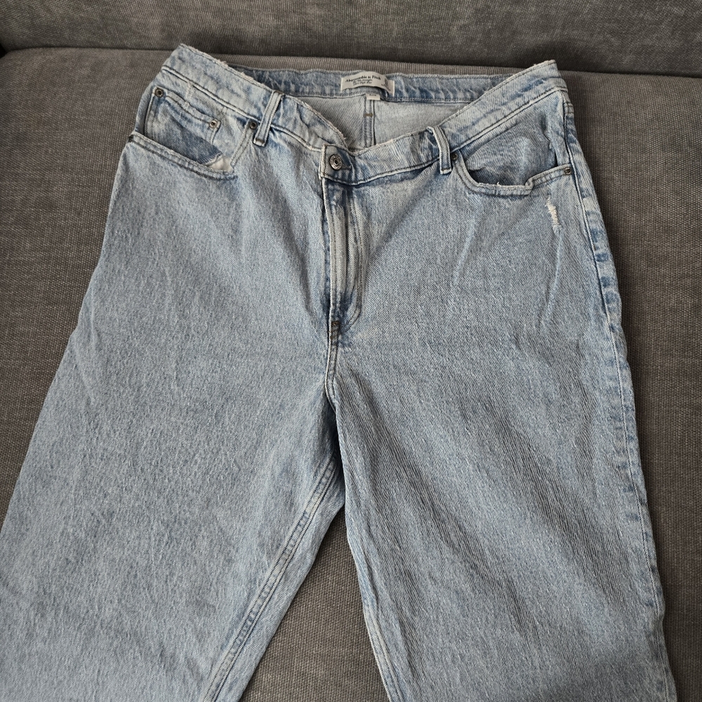 Abercrombie & Fitch The 90s Straight Ultra High Rise